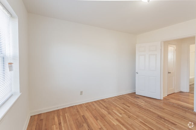 1BR,1BA,-655SF