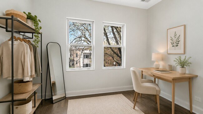 846 N Hamlin Ave Unit 2