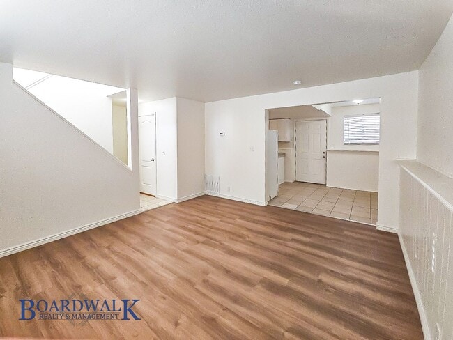 Photo - 3944 Crown Ave Unit 3944 W Crown Ave #B