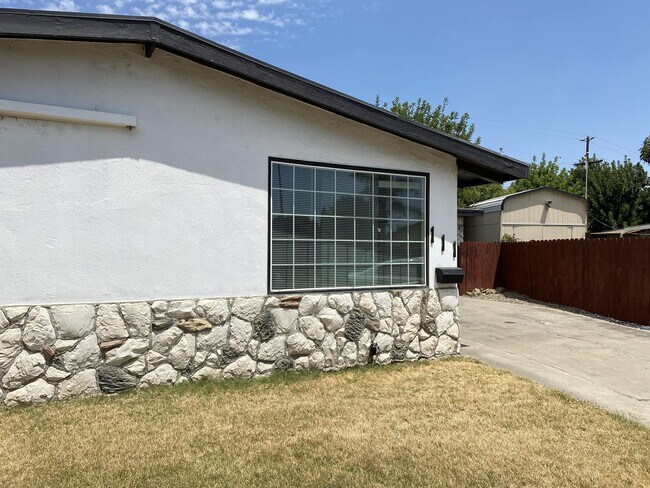 Photo - 111 W 23rd St