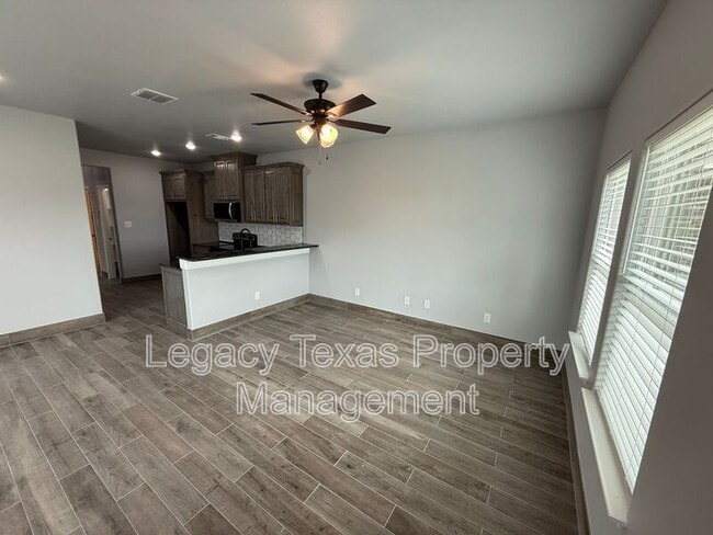 Photo - 910 Fuller Ave