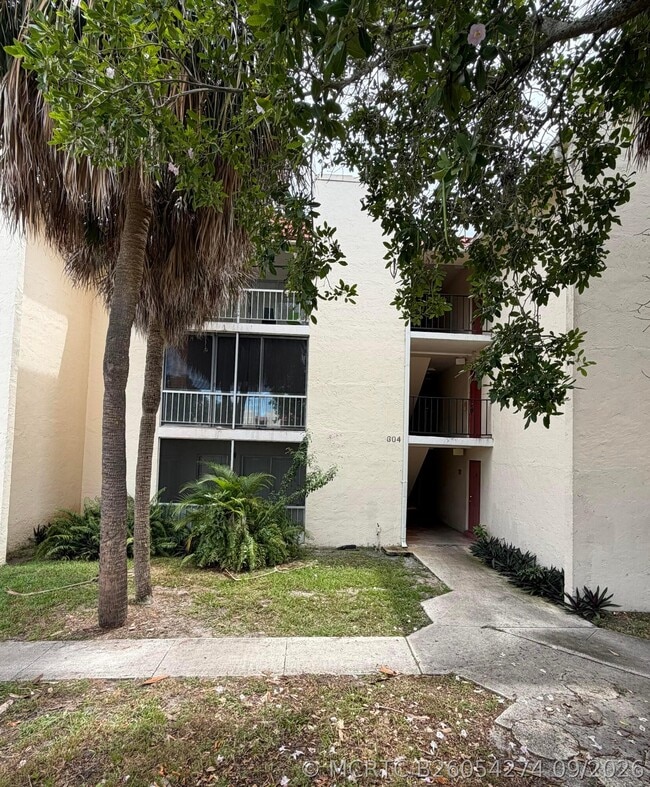 Building Photo - 604 NW 13th St Unit 21