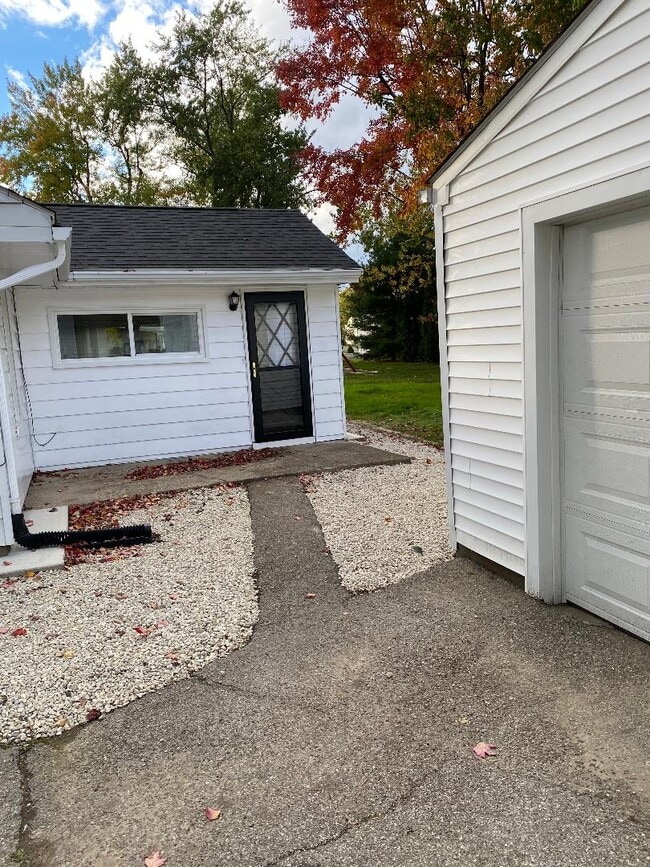 Photo - 130 Fairground Blvd