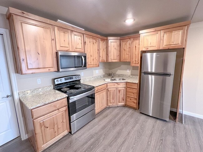 Photo - 1060 Louis St