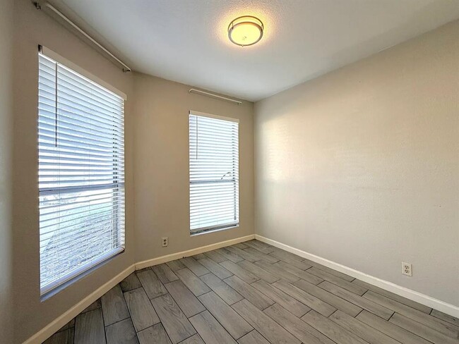 Photo - 209 E Noton St Unit 109