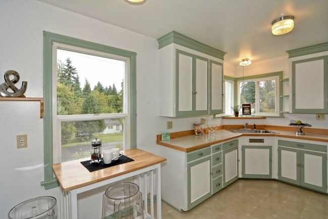 Photo - 2BR/1.75BA Wedgwood Home with Bonus Room and Large Backyard