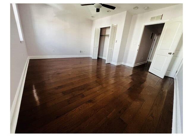 Photo - 3647 Richmond St