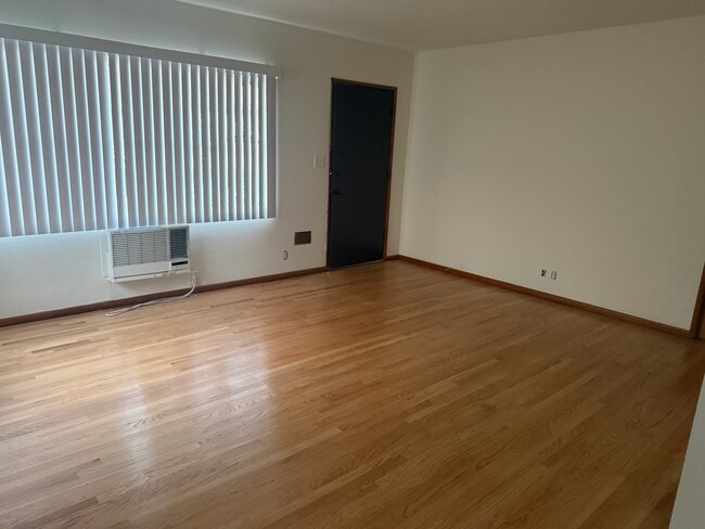 Sala de estar - 544 W Vesta St Unidad 5