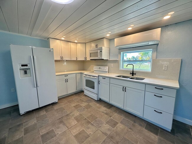 Photo - Cozy Home in Bokeelia - Available Now