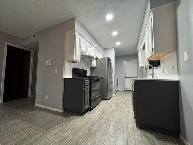 Photo - 303 Southland St