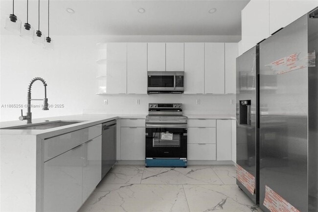 Building Photo - 2143 NW Fourth Street 2, Pompano Beach, FL... Rental