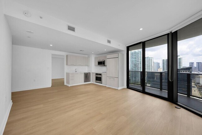 Building Photo - 45 SW 9th St Unit 2101 Rental