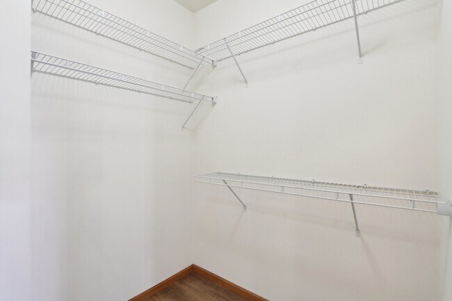 Columbia- Closet