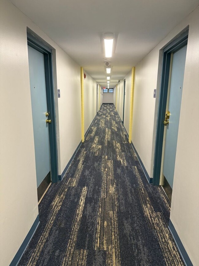 Photo - Beaver Plaza - 103 Unit 1