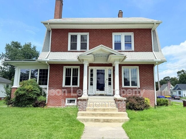 Building Photo - 302 Pennsylvania Ave Rental