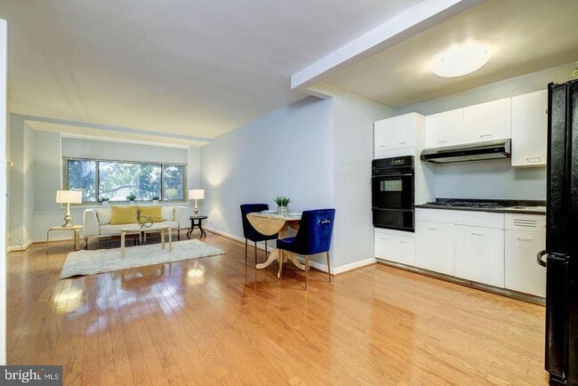 Photo - 2401 H St NW Unit 307