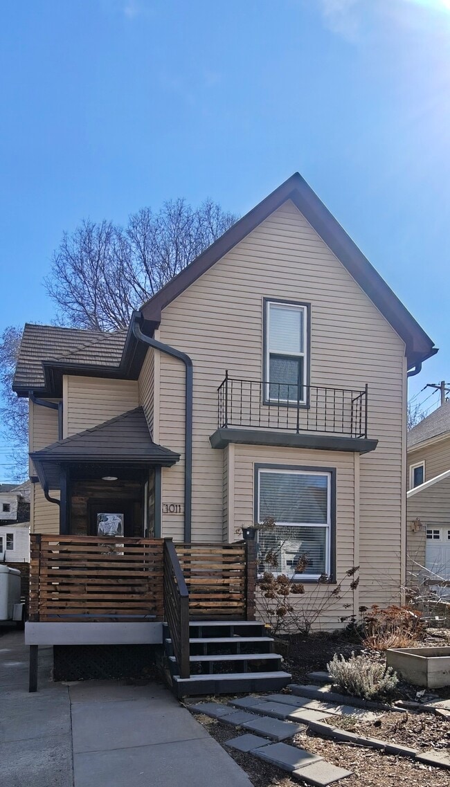 Building Photo - 1011 E Grand Ave