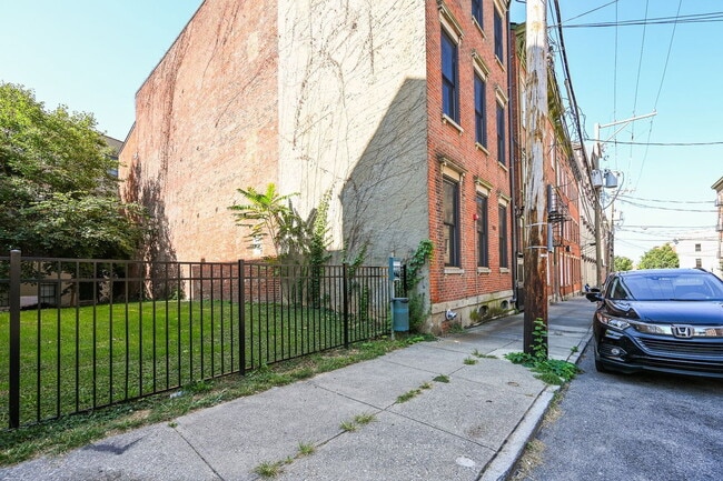 Photo - 515 E 12th St Unit 2