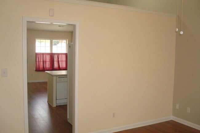 Photo - 425 Reavis Ave