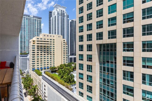 Building Photo - 1200 Brickell Bay Dr Unit 1908 Rental