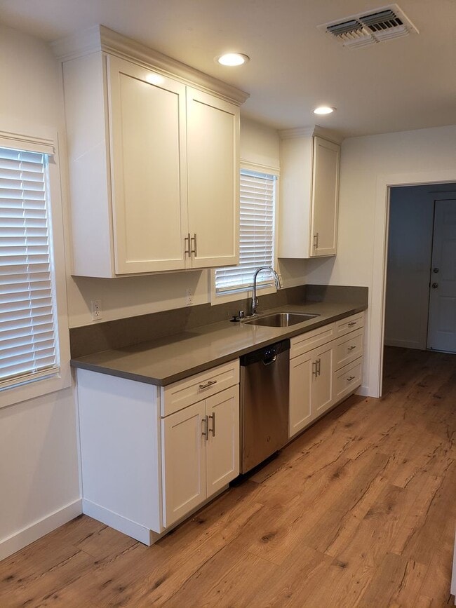 Photo - Beautiful Duplex Home near UC Davis Medica...