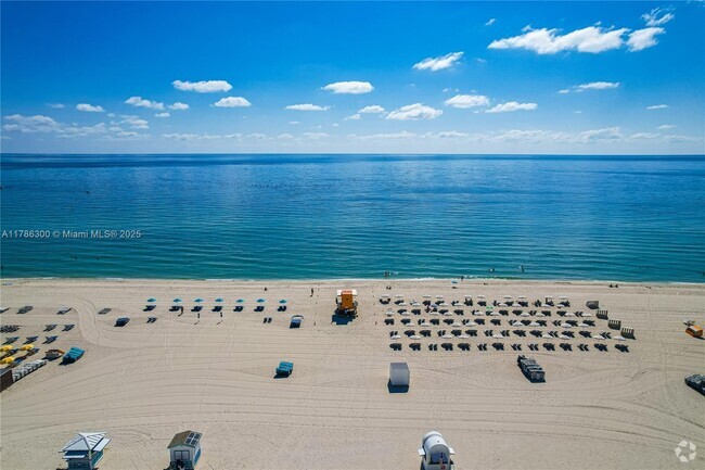 Building Photo - 1500 Ocean Dr Unit PH-05 Rental