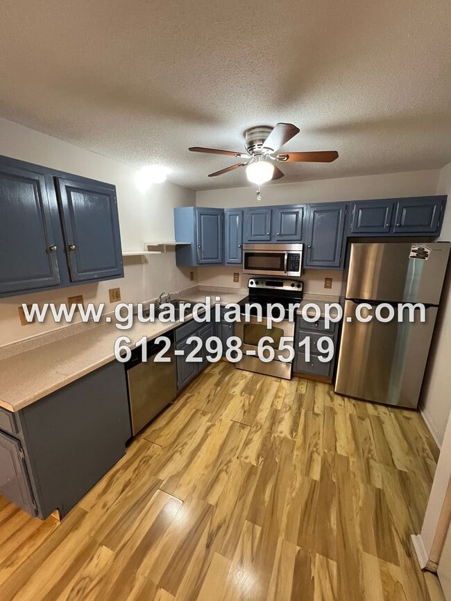 Building Photo - End Unit Townhouse Available November 1st,...