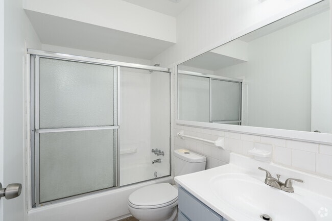 2BR, 2BA - 1,440SF - Bathroom