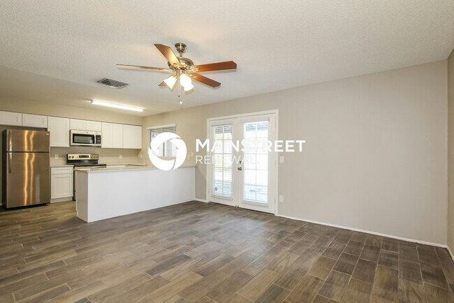 Photo - 3 Bedroom Pet-Friendly Home in Glendale, AZ with Main Street Renewal