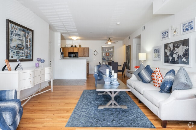 2 habitaciones, 2 baños - 1253 pies cuadrados - Sala de estar - Ashford Park Apartments