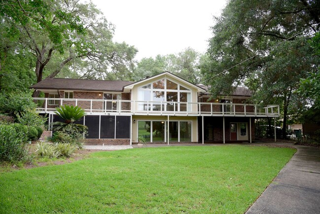 Luxury 5 Bedroom Rental in Rocky Bayou! - Luxury 5 Bedroom Rental in Rocky Bayou!