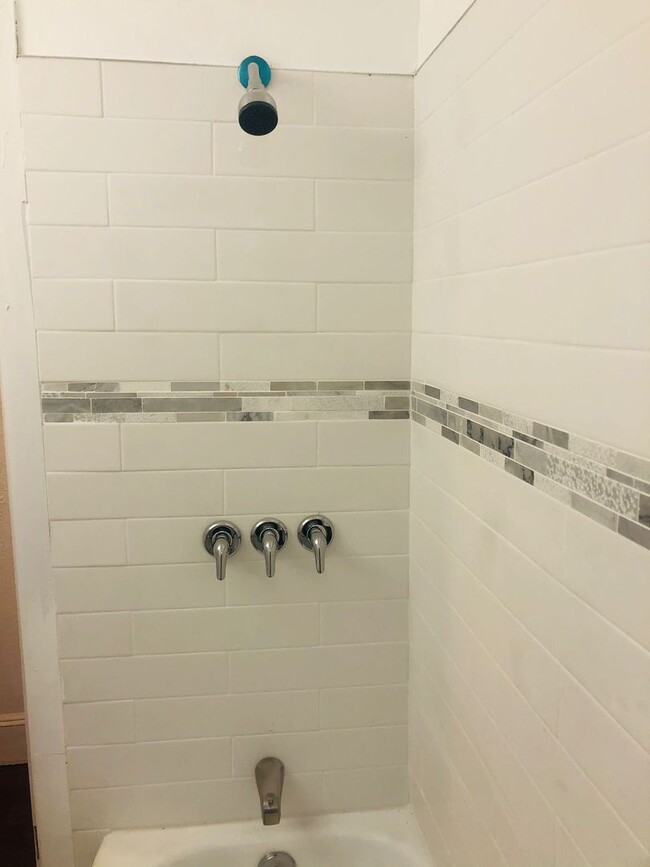 4 bed 1 bath amazing location - 4 bed 1 bath amazing location Casa