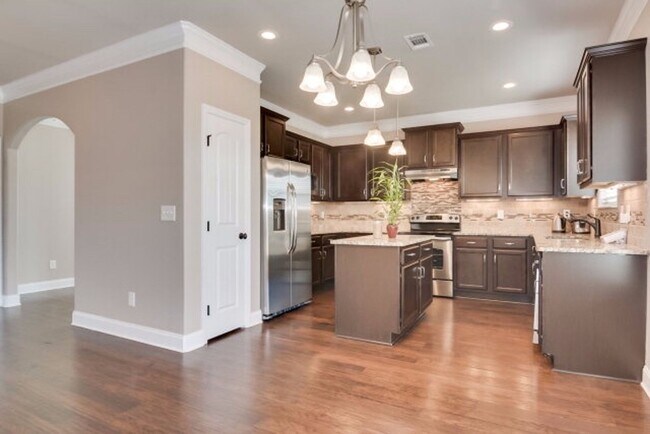 Photo - 260 Wentworth Pl