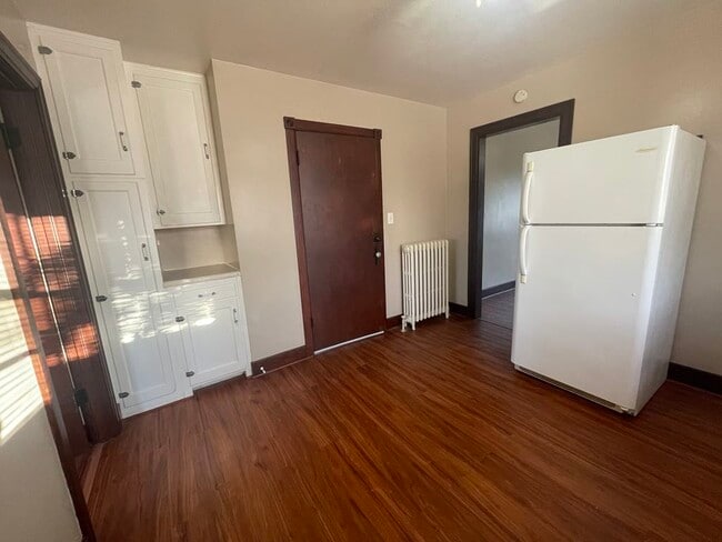 Building Photo - 109 Stewart St Unit 2