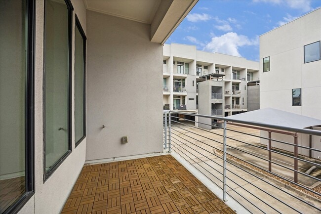 Photo - 2401 Crawford St Unidad C4B