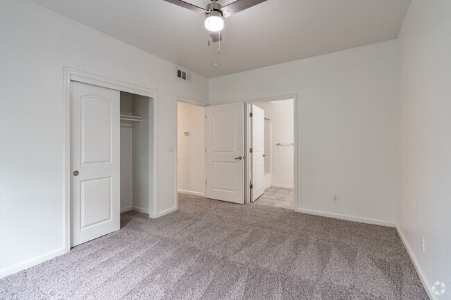2BD, 2BA - 954SF