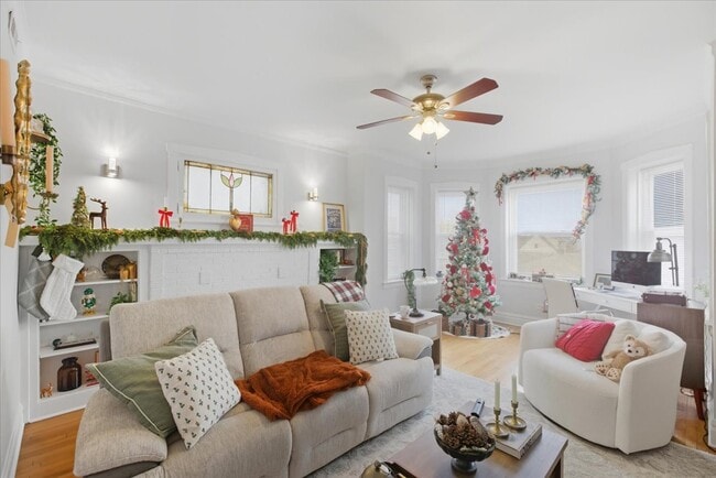 Building Photo - 1122 N Christiana Ave Unit 2S