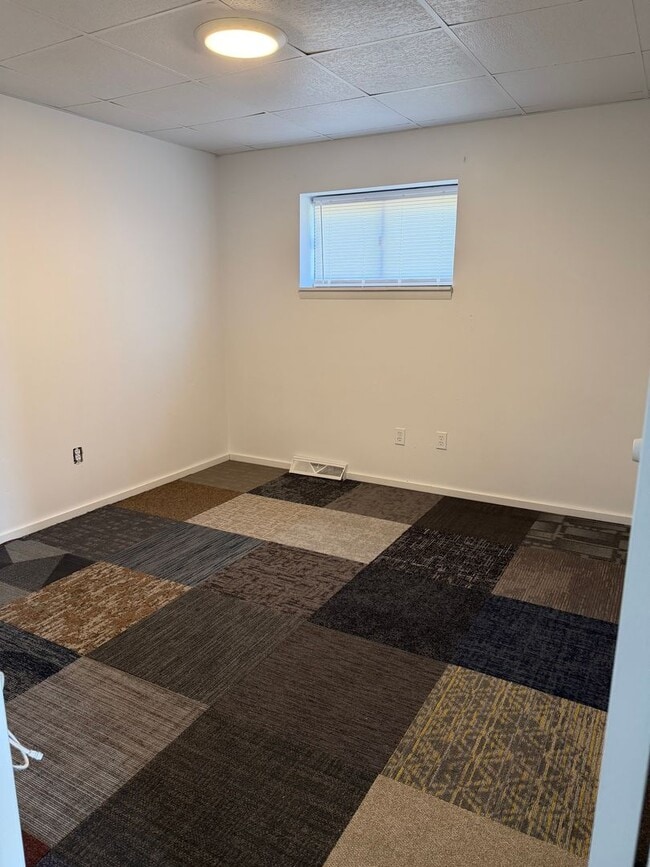 Building Photo - Oakdale - Brick House Unit 1