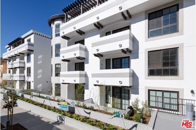 Building Photo - 11847 Kiowa Ave Unit 207 Rental