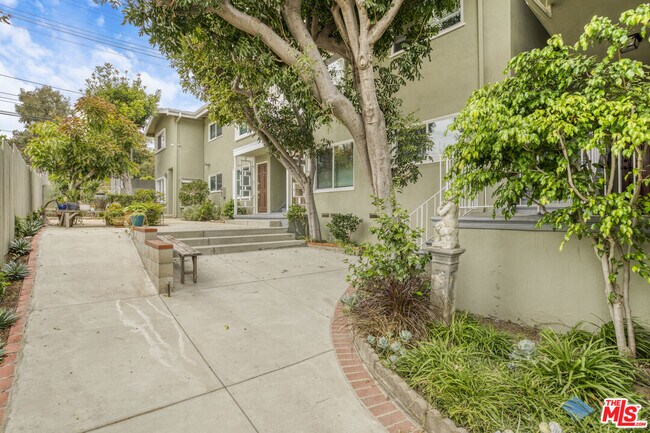 16144 Sunset Blvd Unit 2