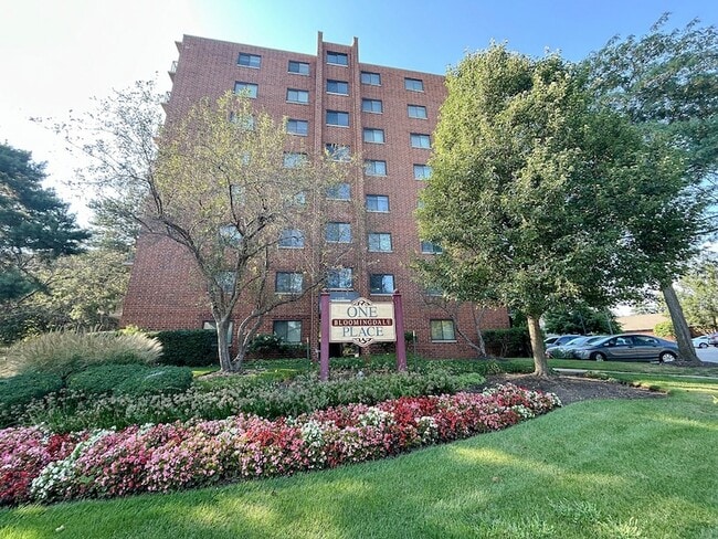 Building Photo - 1 Bloomingdale Pl Unit 606