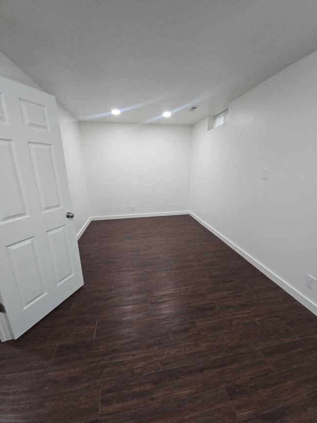 Photo - 1 bedroom with office and full bathroom Unit 13