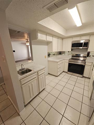 Photo - 817 W Rochelle Rd