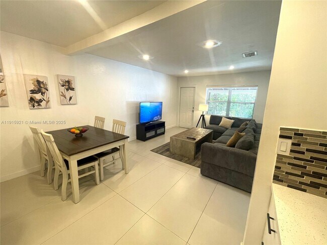 Photo - 1211 NE 15th Ave Unit 1