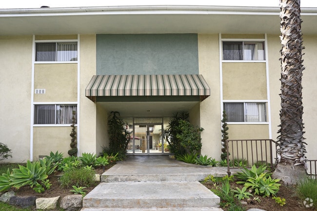 20707 Amie Ave.