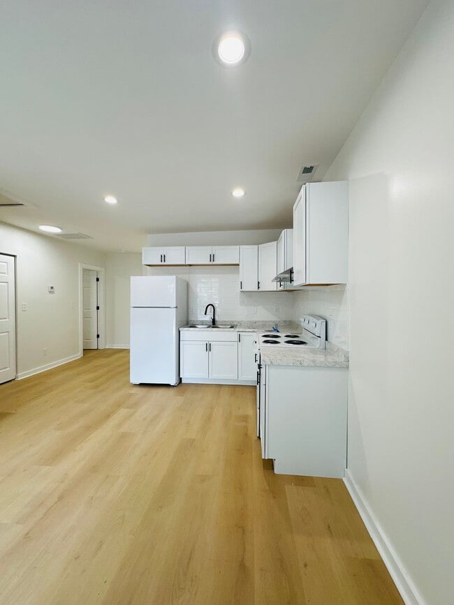 Photo - 525 Smith St