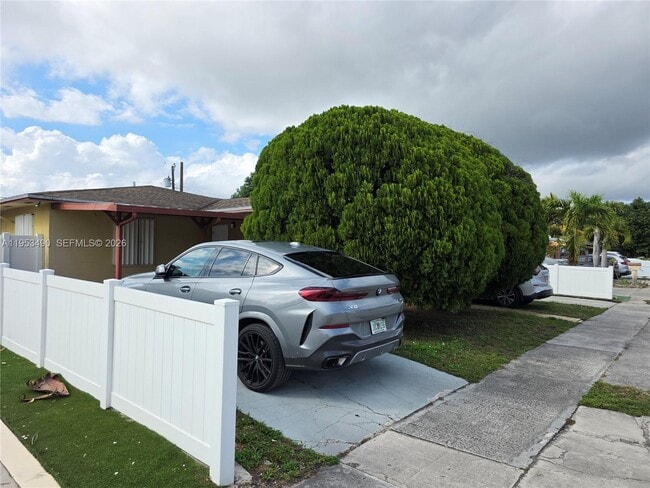 Building Photo - 3860 E 9th Ln