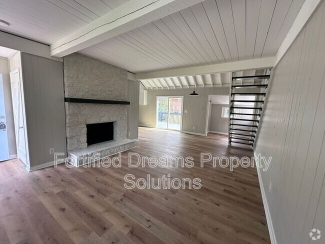 Building Photo - 165 Cherry St Rental