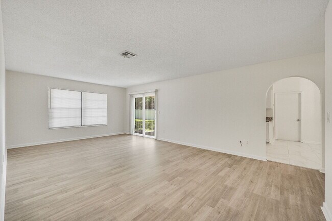 Photo - 3 bedroom, 2 bathroom home in Palm Bay wit...