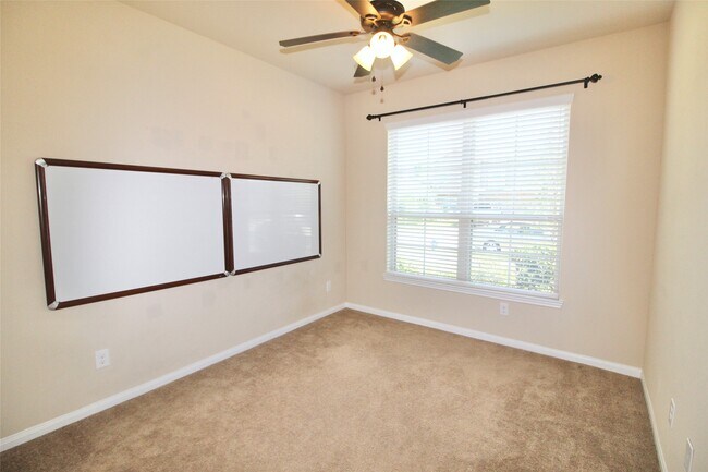 Photo - 1916 Acaciawood Way